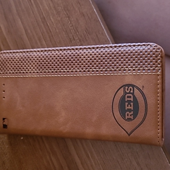CINCINNATI REDS GALAXY S20+    FOLIO CASE - Picture 2 of 7